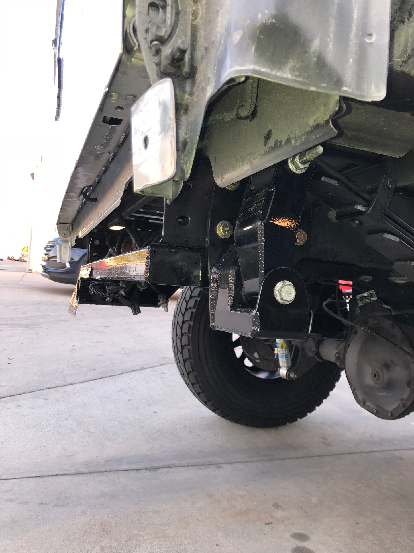 1999-2018 Chevrolet/GMC 1500/2500 Shackle Hangers for V8 Models