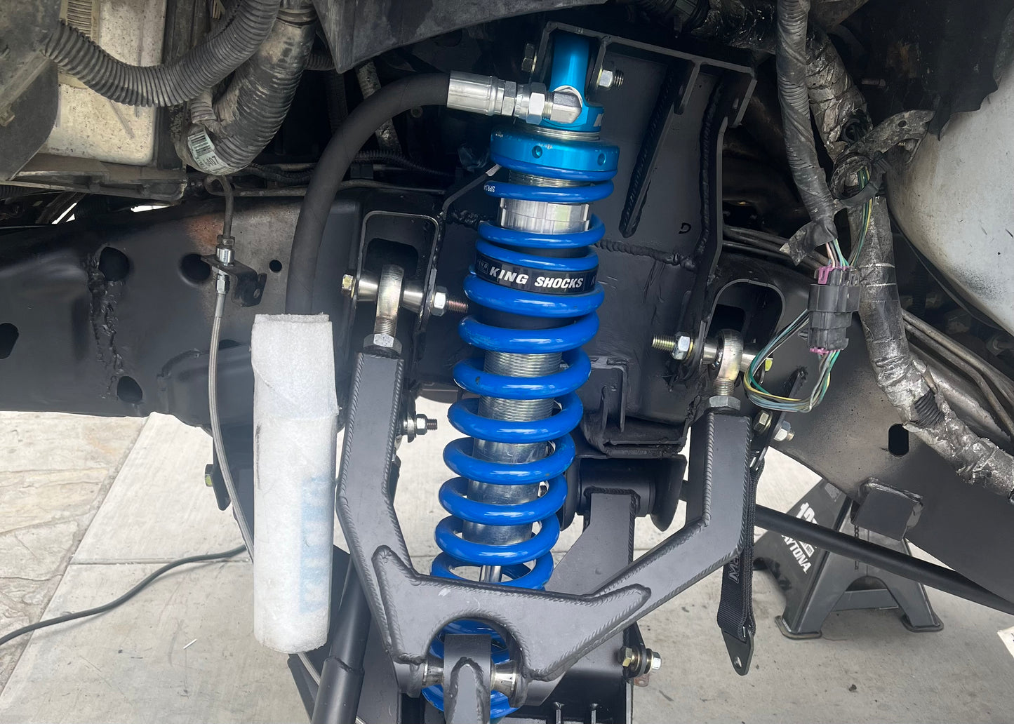 99-06 Silverado 1500 shock tower
