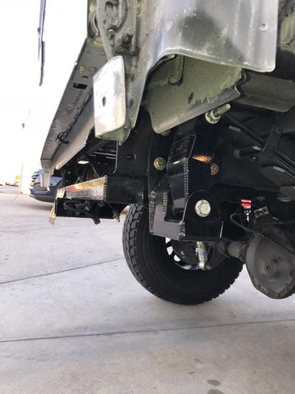 1999-2018 Chevrolet/GMC 1500/2500 Shackle & Hanger Kit for V8 Models